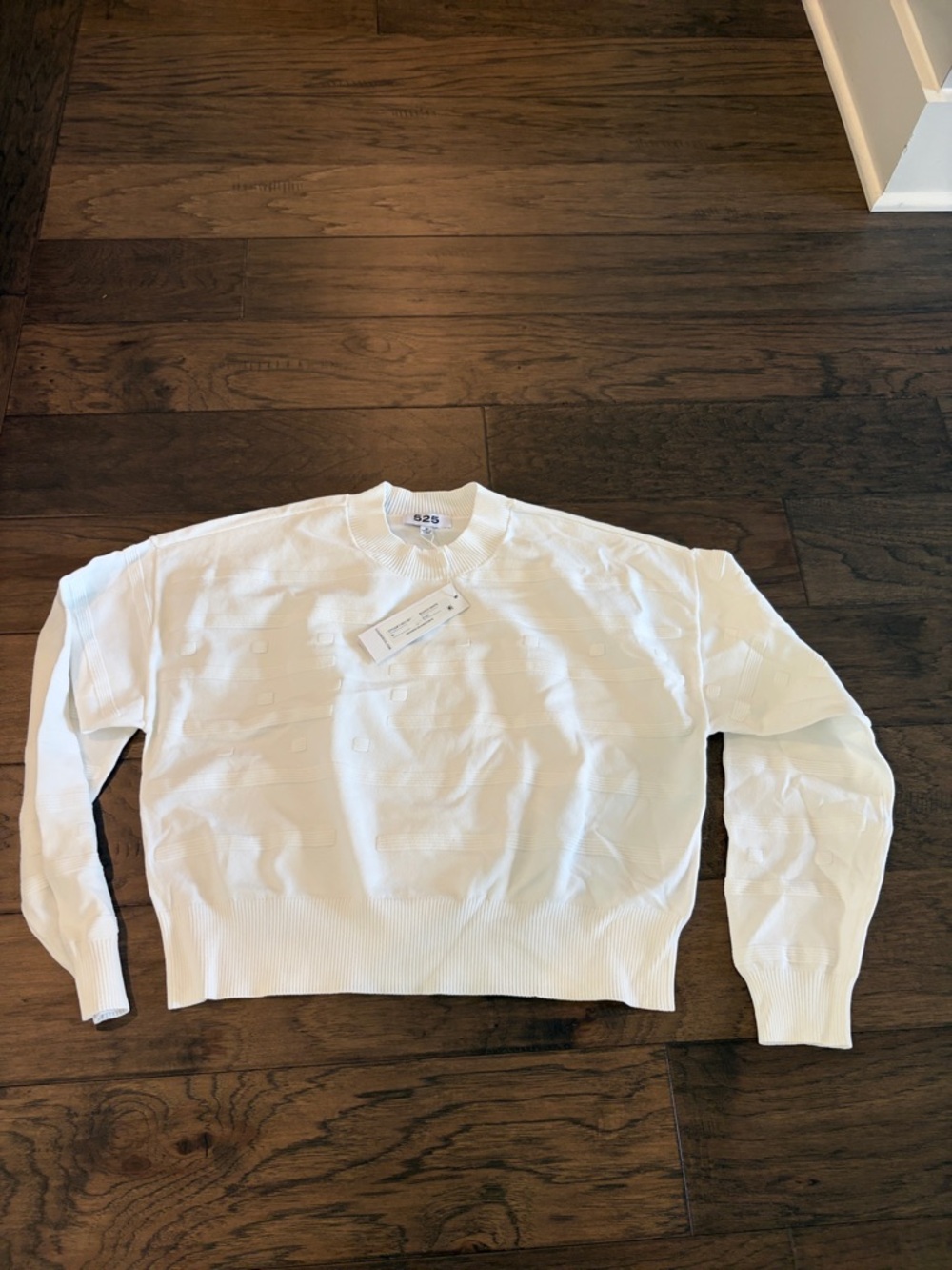 New With Tags 525 America Lightweight White Sweater Sz M